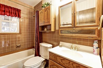 103 2nd Main Bath