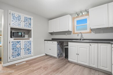 924 N 5th St, Grand Forks, ND 58203 - photo 6