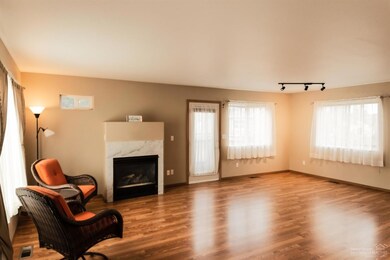 1004 NE Ross Rd, Bend, OR 97701 - photo 2