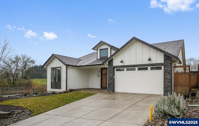 411 NW Crater Lake Dr, Dallas, OR 97338 - photo 2