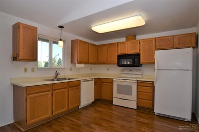 3409 SW Quartz Place, Redmond, OR 97756 - photo 7