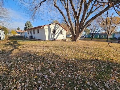 3904 Lark Ave, Eau Claire, WI 54703 - photo 4