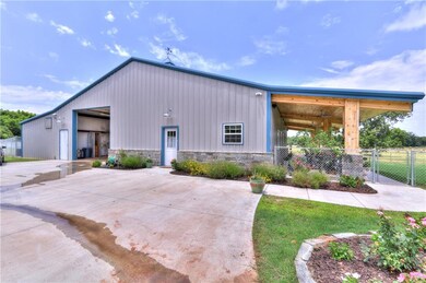 Large overhead doors on both ends makes for easy a