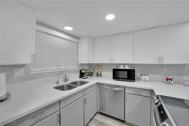 2080 Karen Ave unit 1, Las Vegas, NV 89169 - photo 3
