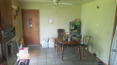 Nice eat in kitchen. Large area for table... The d