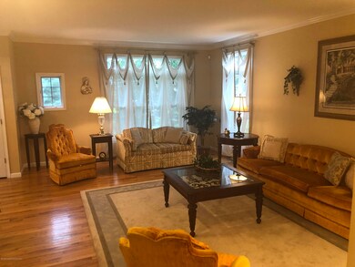 204 Thackeray Close, Moosic, PA 18507 - photo 6