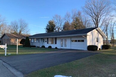 1015 Shadow Oaks Ln, Slatington, PA 18080 - photo 2