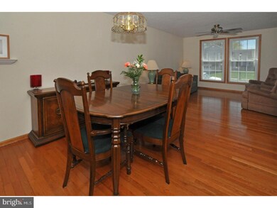 125 Penns Grant Dr, Morrisville, PA 19067 - photo 7