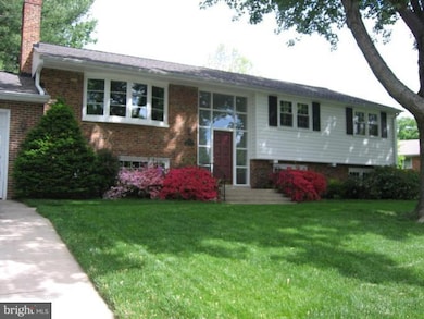 10704 Almond St, Fairfax, VA 22032 - photo 6