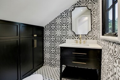 1579 Sue Barnett Dr, Houston, TX 77018 - photo 4