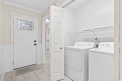 Washroom with a textured ceiling, crown molding, l