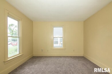 1804 W 5th St, Davenport, IA 52802 - photo 5