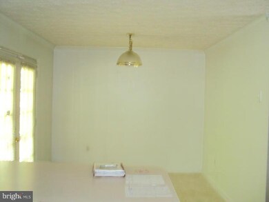 1302 Kings Crest Dr, Stafford, VA 22554 - photo 4