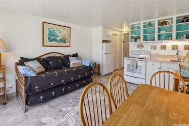 A daybed with trundle in the living room provides