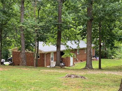 895 Fisher Cir, Asheboro, NC 27205 - photo 2