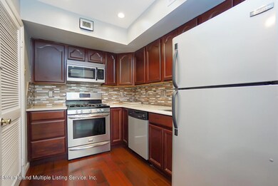 (5) EAT IN KITCHEN