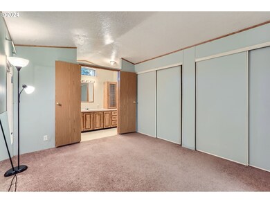 Bedroom, Owner's Suite