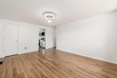 2130 Sprucefield Dr, Columbus, OH 43229 - photo 7