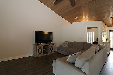 16 x 20 living room...