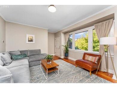Living Room/Entrance