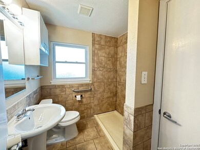 631 Monticello Ct, San Antonio, TX 78223 - photo 6