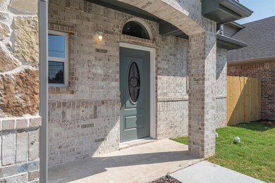 8044 Raymond Ave, White Settlement, TX 76108 - photo 3