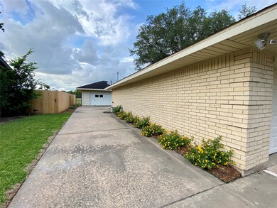 3933 Heatherglen St, Bay City, TX 77414 - photo 4