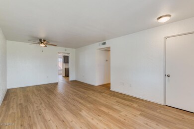 14022 N Newcastle Dr, Sun City, AZ 85351 - photo 5