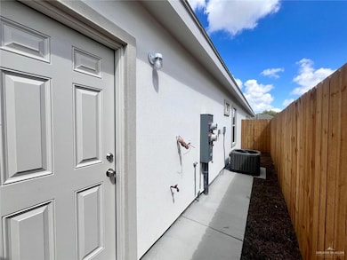 1308 Shavano Dr unit 3, Edinburg, TX 78541 - photo 3