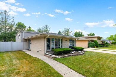 2072 Westview Dr, Des Plaines, IL 60018 - photo 3
