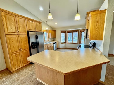 701 Simplicity Dr unit B, Ellendale, MN 56026 - photo 4