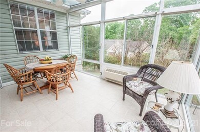 Sunroom - Enjoy morning coffee or afternoon beverage