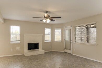 9322 Kingsflower Cir, Houston, TX 77075 - photo 5