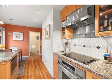 2160 Crest Dr, Lake Oswego, OR 97034 - photo 6