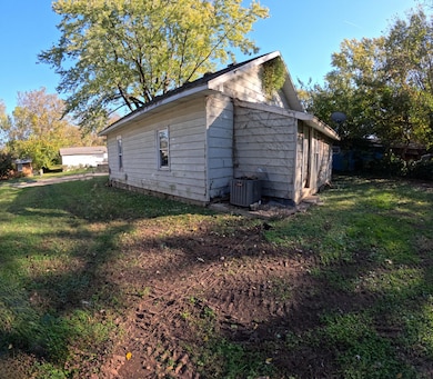 2227 N Lyon Ave, Springfield, MO 65803 - photo 4