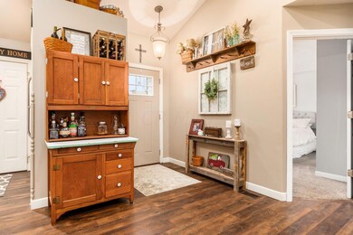 7915 East Pike Unit P- Foyer