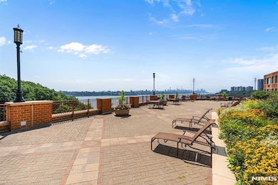 Palisades unit 3013, Fort Lee, NJ 07024 - photo 3