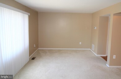 2278 Anvil Ln, Temple Hills, MD 20748 - photo 2