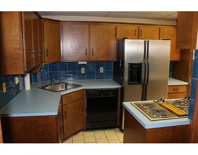 24 Meredith St, Springfield, MA 01108 - photo 6