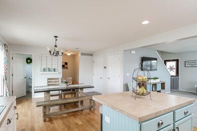 010-photo-dining-room-5622453