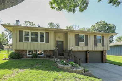 13101 Pennycross Rd, Lenexa, KS 66215 - photo 2