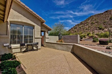 Front Patio w/ Mountain Views!