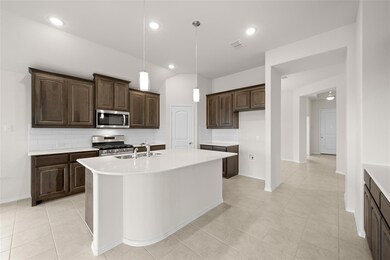 907 Beverly Dr, Cleburne, TX 76033 - photo 2