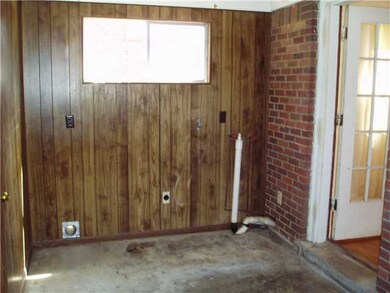 This is the laundry/storage room that is accessibl