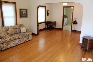 216 Dixwell Ct, Davenport, IA 52802 - photo 2