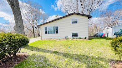 unlisted-address, Carpentersville, IL 60110 - photo 2