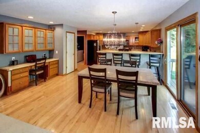 4612 N Sturdevant St, Davenport, IA 52806 - photo 6