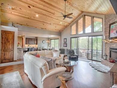 006_Living Room