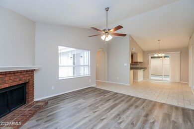 005-photo-living-room-10320941
