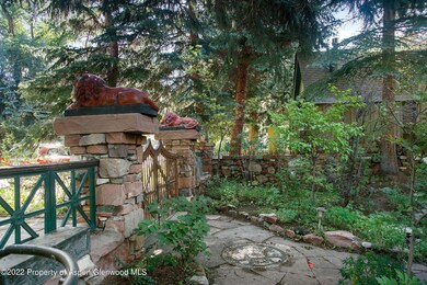 219 W Bleeker 2